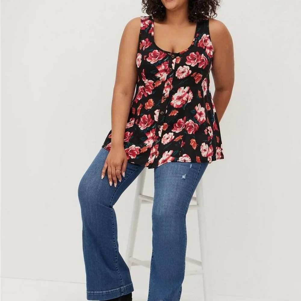 Torrid Black Floral Fit And Flare Stretch Challis Button-Front Tank in Size 4